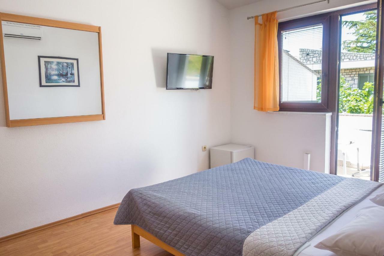 Rooms Stolfa Krk Town Exterior photo