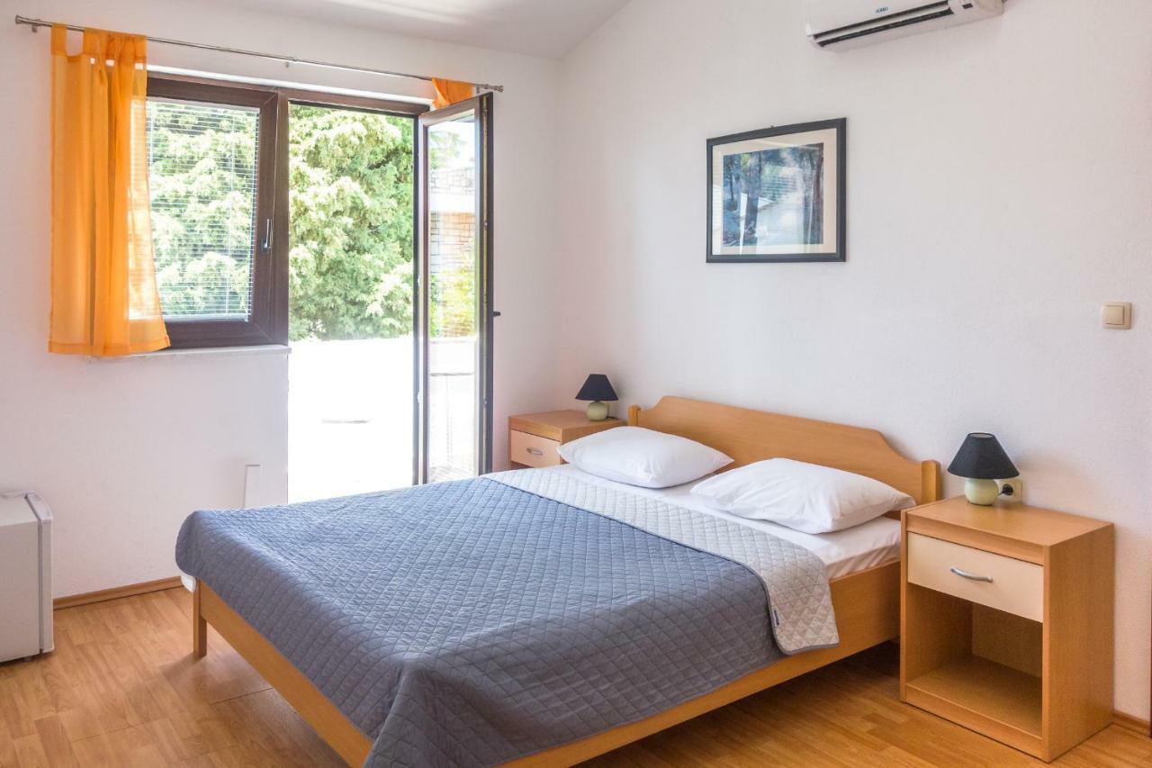 Rooms Stolfa Krk Town Exterior photo